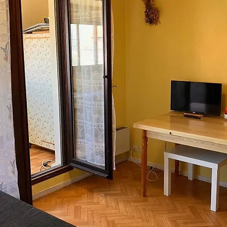 2 Pieces Pres Avec Parking Privatif - Fr-1-712-94