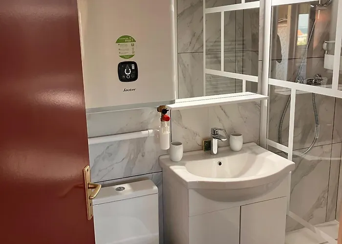 2 Pieces Pres Avec Parking Privatif - Fr-1-712-94