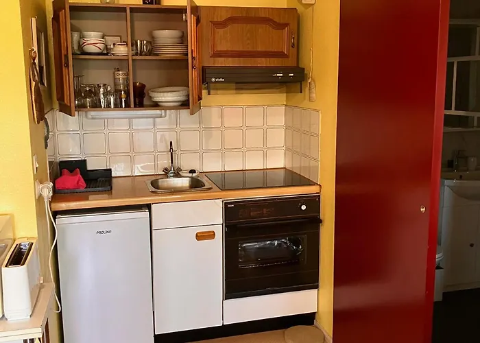 2 Pièces à 100 M De La Avec Parking Privatif - Fr-1-712-94