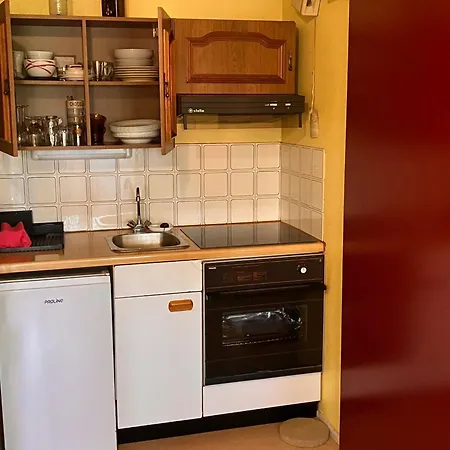 2 Pieces Pres Avec Parking Privatif - Fr-1-712-94